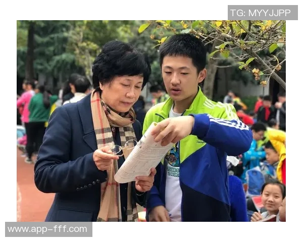 程月磊笑林足球团队携手共进展现青春活力与拼搏精神