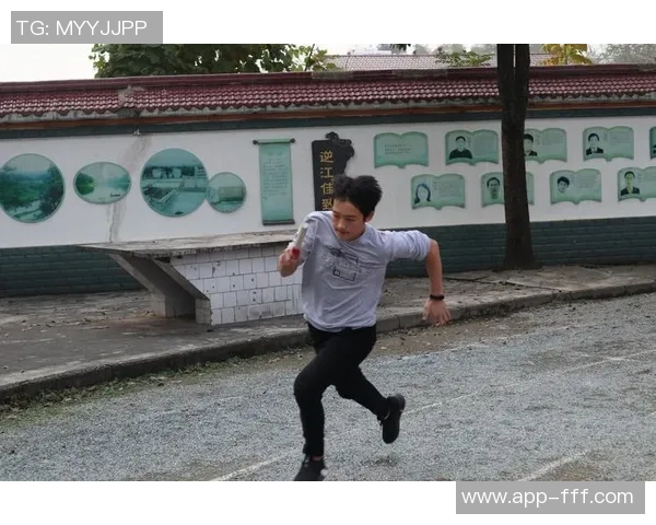 葫芦娃们在绿茵场上拼搏踢足球展现团结与勇气的精彩瞬间 葫芦娃们在绿茵场上拼搏踢足球展现团结与勇气的精彩瞬间