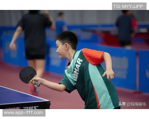 足球和乒乓球场地面积对比分析及其在运动中的重要性探讨 足球和乒乓球场地面积对比分析及其在运动中的重要性探讨