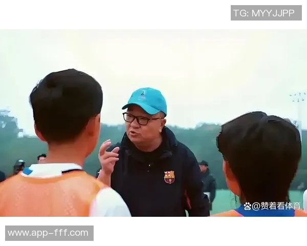 足球解说员董路的精彩瞬间与职业生涯回顾