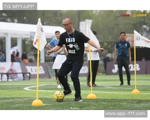 风云足球手游破解技巧分享助你轻松获取游戏资源与乐趣体验